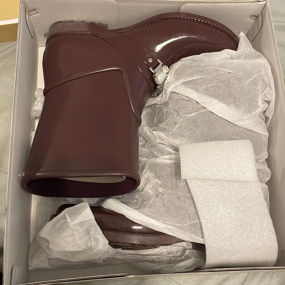 Michael Kors Leslie Rain Boots (women’s 7) - Picture 3 of 5